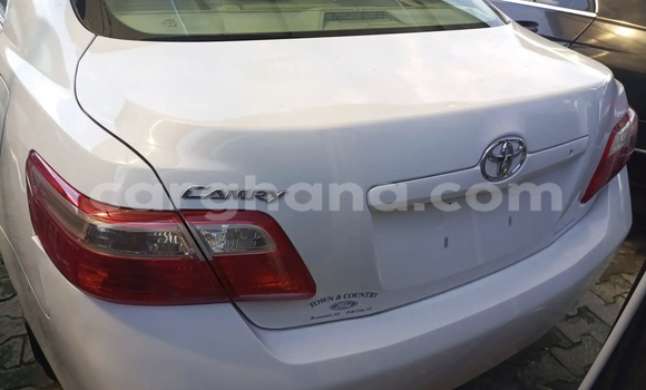 Sayi Na hannu Toyota Camry White Mota in Accra a Greater Accra Sayi Na hannu Toyota Camry White Mota in Accra a Greater Accra