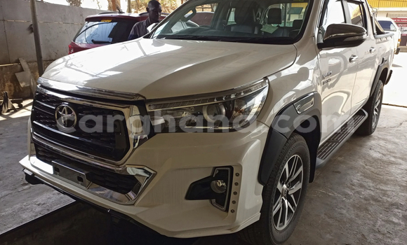 Ra Àlòkù Toyota Hilux funfun Ọkọ̀ in Accra ni Greater Accra