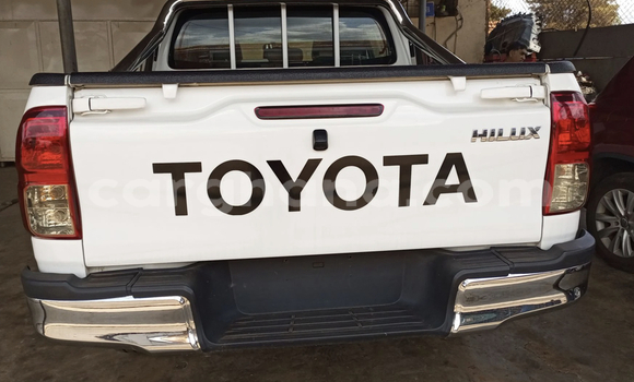Sayi Na hannu Toyota Hilux White Mota in Accra a Greater Accra Sayi Na hannu Toyota Hilux White Mota in Accra a Greater Accra