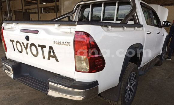 Sayi Na hannu Toyota Hilux White Mota in Accra a Greater Accra Sayi Na hannu Toyota Hilux White Mota in Accra a Greater Accra