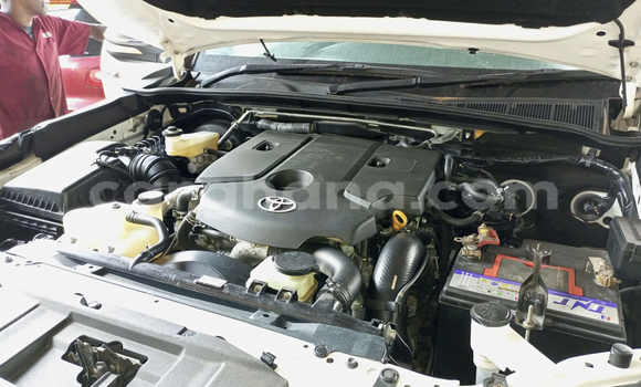 Sayi Na hannu Toyota Hilux White Mota in Accra a Greater Accra Sayi Na hannu Toyota Hilux White Mota in Accra a Greater Accra