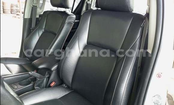 Sayi Na hannu Toyota Hilux White Mota in Accra a Greater Accra Sayi Na hannu Toyota Hilux White Mota in Accra a Greater Accra