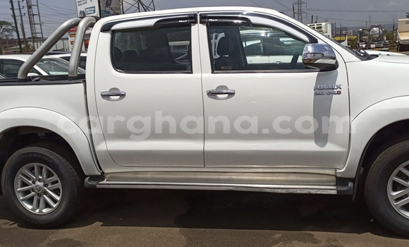 Sayi Na hannu Toyota Hilux White Mota in Accra a Greater Accra Sayi Na hannu Toyota Hilux White Mota in Accra a Greater Accra