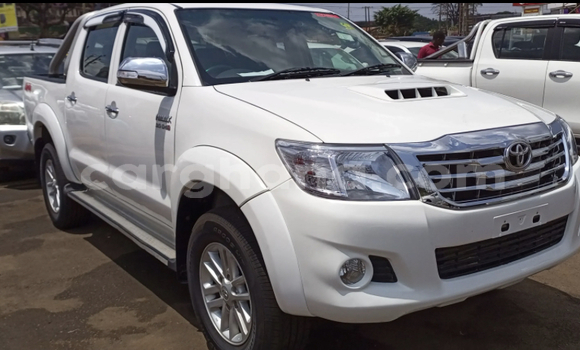 Sayi Na hannu Toyota Hilux White Mota in Accra a Greater Accra Sayi Na hannu Toyota Hilux White Mota in Accra a Greater Accra