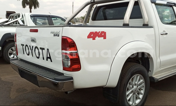 Sayi Na hannu Toyota Hilux White Mota in Accra a Greater Accra Sayi Na hannu Toyota Hilux White Mota in Accra a Greater Accra