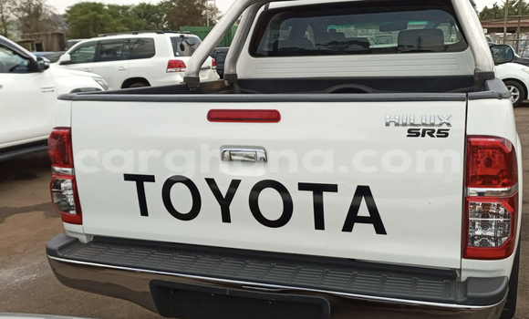 Sayi Na hannu Toyota Hilux White Mota in Accra a Greater Accra Sayi Na hannu Toyota Hilux White Mota in Accra a Greater Accra