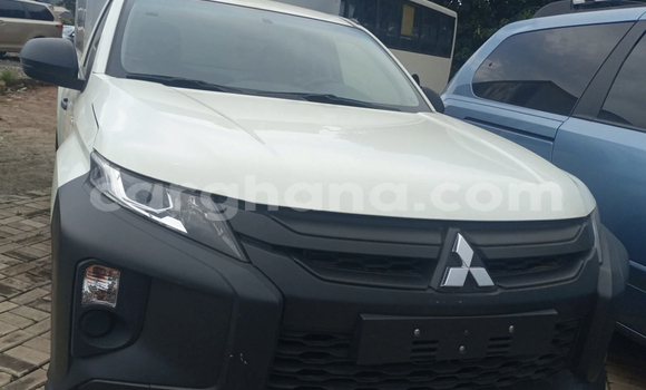 Ra Àlòkù Mitsubishi L200 funfun Ọkọ̀ in Accra ni Greater Accra Ra Àlòkù Mitsubishi L200 funfun Ọkọ̀ in Accra ni Greater Accra