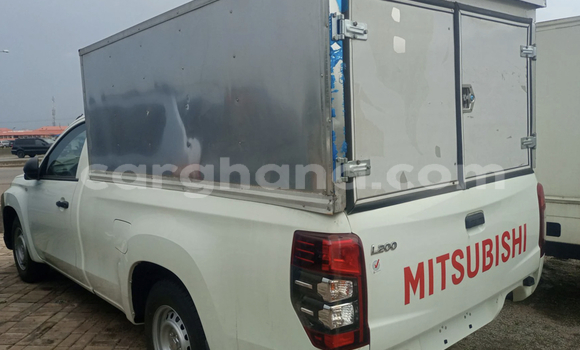 Ra Àlòkù Mitsubishi L200 funfun Ọkọ̀ in Accra ni Greater Accra Ra Àlòkù Mitsubishi L200 funfun Ọkọ̀ in Accra ni Greater Accra