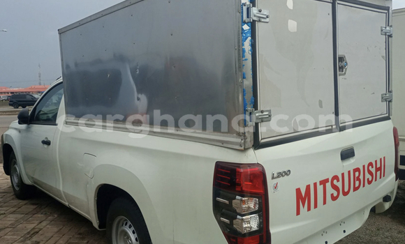 Ra Àlòkù Mitsubishi L200 funfun Ọkọ̀ in Accra ni Greater Accra Ra Àlòkù Mitsubishi L200 funfun Ọkọ̀ in Accra ni Greater Accra