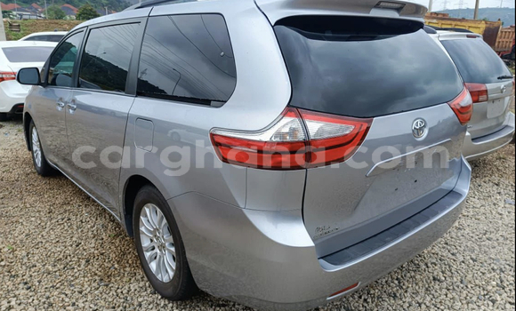 Sayi Na hannu Toyota Sienna Green Mota in Accra a Greater Accra