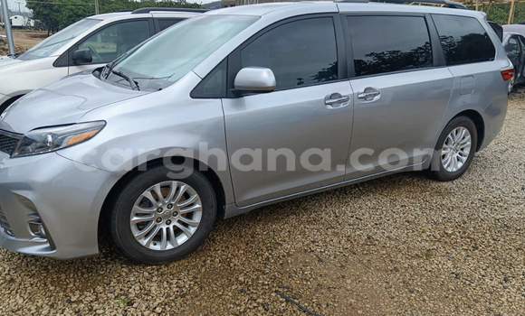 Ra Àlòkù Toyota Sienna Alawọ ewe Ọkọ̀ in Accra ni Greater Accra Ra Àlòkù Toyota Sienna Alawọ ewe Ọkọ̀ in Accra ni Greater Accra