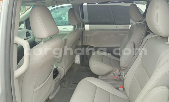 Ra Àlòkù Toyota Sienna Alawọ ewe Ọkọ̀ in Accra ni Greater Accra Ra Àlòkù Toyota Sienna Alawọ ewe Ọkọ̀ in Accra ni Greater Accra
