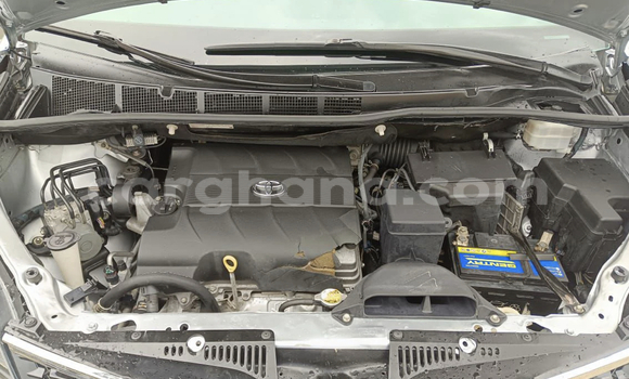 Ra Àlòkù Toyota Sienna Alawọ ewe Ọkọ̀ in Accra ni Greater Accra Ra Àlòkù Toyota Sienna Alawọ ewe Ọkọ̀ in Accra ni Greater Accra