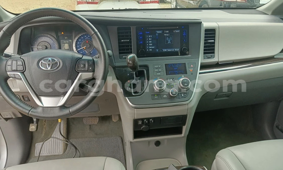 Ra Àlòkù Toyota Sienna Alawọ ewe Ọkọ̀ in Accra ni Greater Accra Ra Àlòkù Toyota Sienna Alawọ ewe Ọkọ̀ in Accra ni Greater Accra