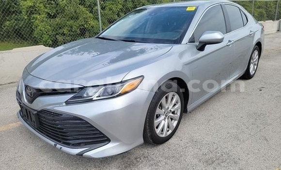 Ra Àlòkù Toyota Camry Silver Ọkọ̀ in Accra ni Greater Accra
