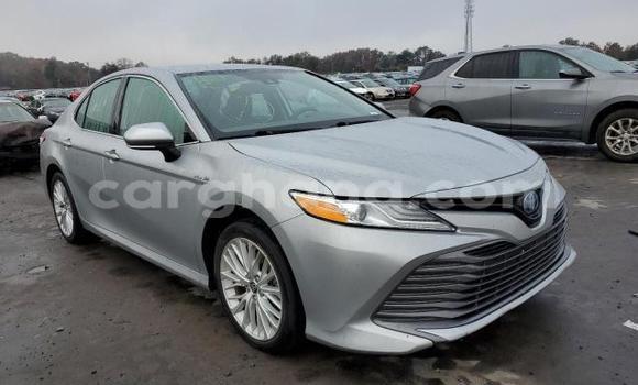 Sayi Na hannu Toyota Camry Azurfa Mota in Accra a Greater Accra