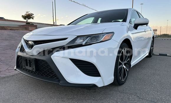 Sayi Na hannu Toyota Camry White Mota in Accra a Greater Accra Sayi Na hannu Toyota Camry White Mota in Accra a Greater Accra