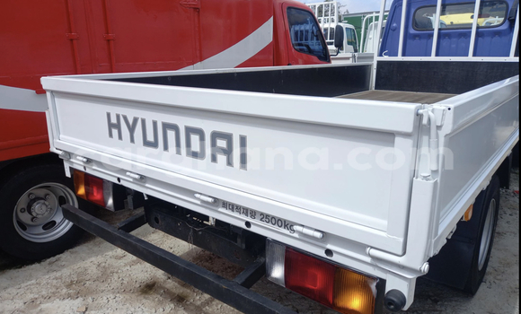 Ra Àlòkù Hyundai Chorus Blue Ọkọ̀ akẹ́rù ńlá in Accra ni Greater Accra Ra Àlòkù Hyundai Chorus Blue Ọkọ̀ akẹ́rù ńlá in Accra ni Greater Accra