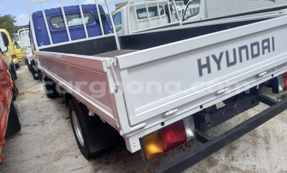 Ra Àlòkù Hyundai Chorus Blue Ọkọ̀ akẹ́rù ńlá in Accra ni Greater Accra Ra Àlòkù Hyundai Chorus Blue Ọkọ̀ akẹ́rù ńlá in Accra ni Greater Accra