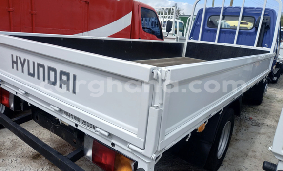 Ra Àlòkù Hyundai Chorus Blue Ọkọ̀ akẹ́rù ńlá in Accra ni Greater Accra Ra Àlòkù Hyundai Chorus Blue Ọkọ̀ akẹ́rù ńlá in Accra ni Greater Accra