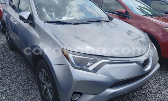 Ra Àlòkù Toyota RAV4 Silver Ọkọ̀ in Accra ni Greater Accra