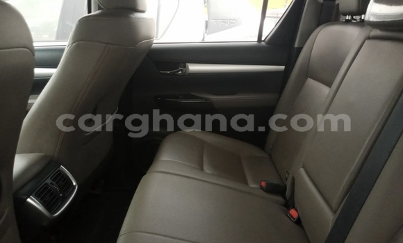 Ra Àlòkù Toyota Hilux Silver Ọkọ̀ in Accra ni Greater Accra Ra Àlòkù Toyota Hilux Silver Ọkọ̀ in Accra ni Greater Accra