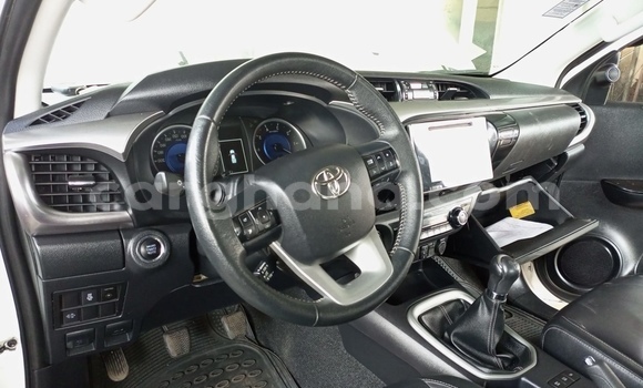 Buy Used Toyota Hilux White Car in Accra in Greater Accra Buy Used Toyota Hilux White Car in Accra in Greater Accra