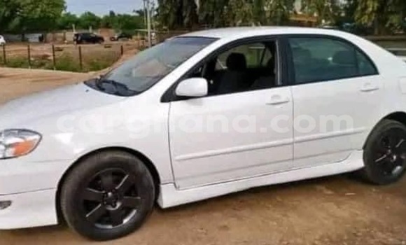 Ra Àlòkù Toyota Corolla funfun Ọkọ̀ in Accra ni Greater Accra Ra Àlòkù Toyota Corolla funfun Ọkọ̀ in Accra ni Greater Accra