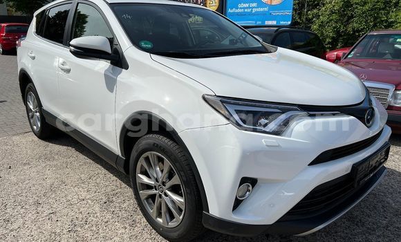 Buy Used Toyota RAV4 White Car in Accra in Greater Accra Buy Used Toyota RAV4 White Car in Accra in Greater Accra