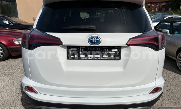 Buy Used Toyota RAV4 White Car in Accra in Greater Accra Buy Used Toyota RAV4 White Car in Accra in Greater Accra