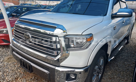 Ra Àlòkù Toyota Tundra funfun Ọkọ̀ in Accra ni Greater Accra