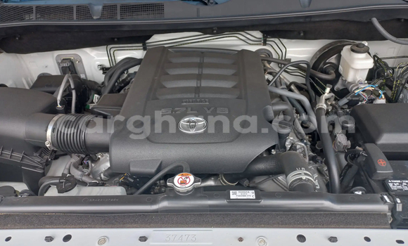 Ra Àlòkù Toyota Tundra funfun Ọkọ̀ in Accra ni Greater Accra Ra Àlòkù Toyota Tundra funfun Ọkọ̀ in Accra ni Greater Accra