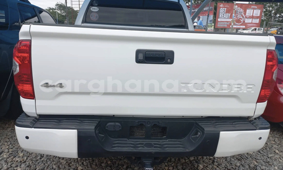 Ra Àlòkù Toyota Tundra funfun Ọkọ̀ in Accra ni Greater Accra Ra Àlòkù Toyota Tundra funfun Ọkọ̀ in Accra ni Greater Accra