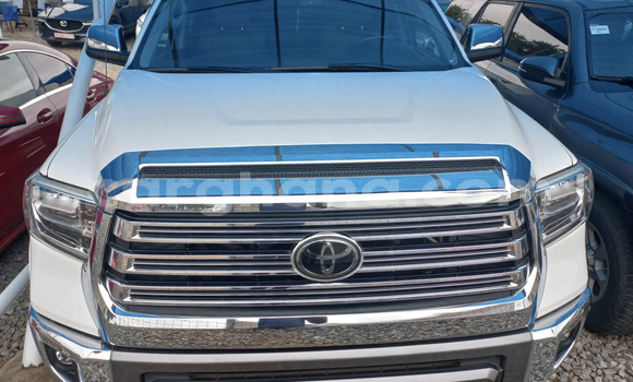 Ra Àlòkù Toyota Tundra funfun Ọkọ̀ in Accra ni Greater Accra Ra Àlòkù Toyota Tundra funfun Ọkọ̀ in Accra ni Greater Accra