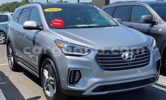 Sayi Na hannu Hyundai Santa Fe White Mota in Accra a Greater Accra