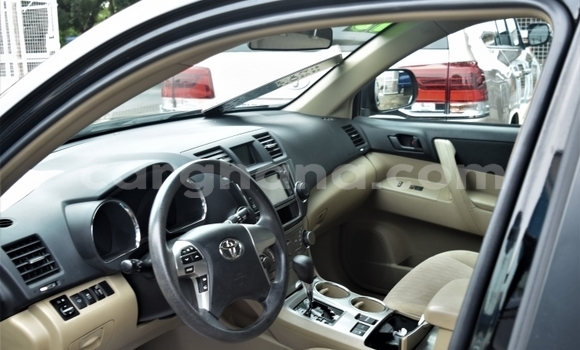 Ra Àlòkù Toyota Highlander Black Ọkọ̀ in Accra ni Greater Accra Ra Àlòkù Toyota Highlander Black Ọkọ̀ in Accra ni Greater Accra