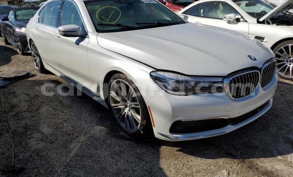 Ra Àlòkù BMW 7-Series funfun Ọkọ̀ in Accra ni Greater Accra
