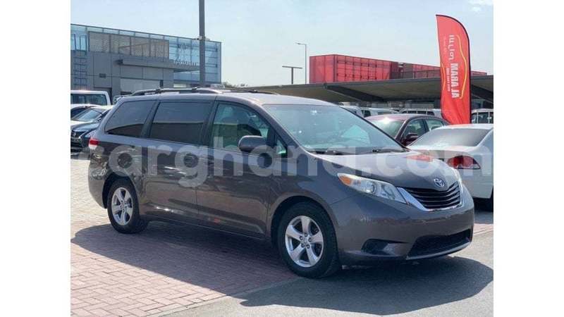 Big with watermark toyota sienna ashanti import dubai 51739