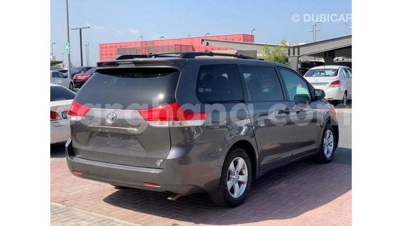 Big with watermark toyota sienna ashanti import dubai 51739