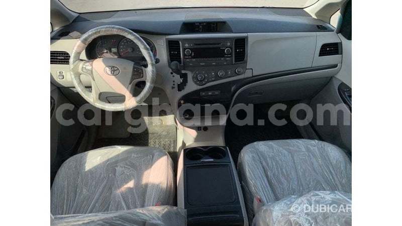 Big with watermark toyota sienna ashanti import dubai 51739