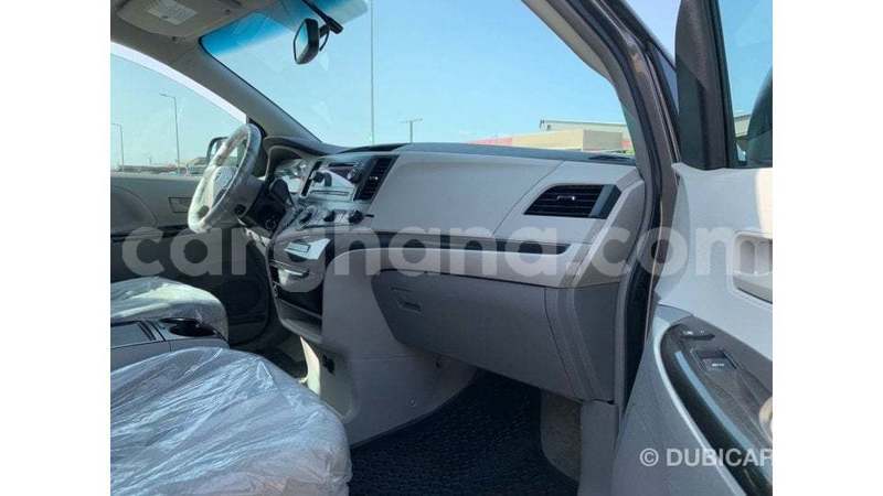 Big with watermark toyota sienna ashanti import dubai 51739