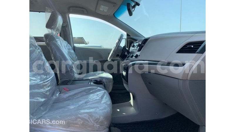 Big with watermark toyota sienna ashanti import dubai 51739