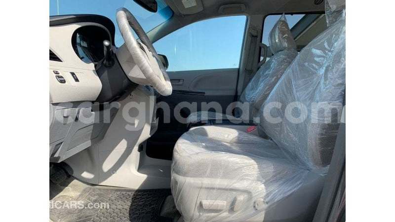 Big with watermark toyota sienna ashanti import dubai 51739