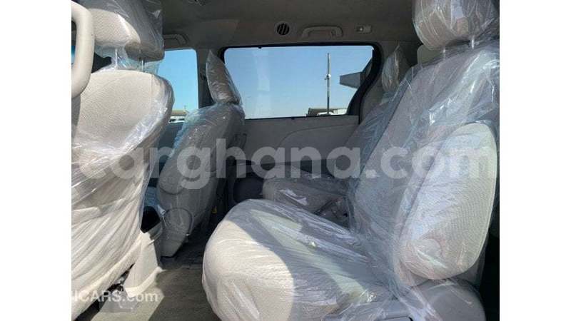 Big with watermark toyota sienna ashanti import dubai 51739