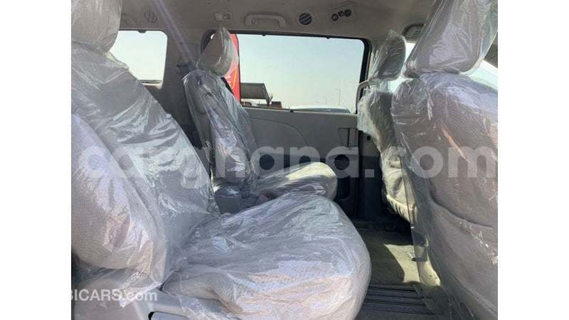 Big with watermark toyota sienna ashanti import dubai 51739