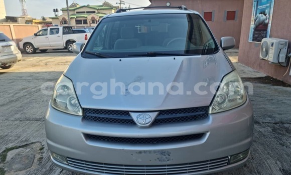 Ra Àlòkù Toyota Sienna Silver Ọkọ̀ in Sekondi–Takoradi Metropolitan ni Oorun