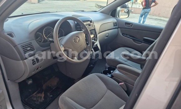 Buy Used Toyota Sienna Silver Car in Sekondi–Takoradi Metropolitan in Western Buy Used Toyota Sienna Silver Car in Sekondi–Takoradi Metropolitan in Western