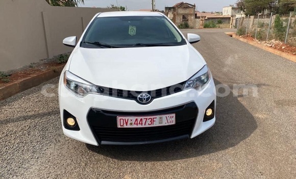 Ra Àlòkù Toyota Corolla funfun Ọkọ̀ in Accra ni Greater Accra