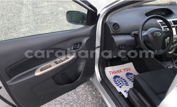Ra Àlòkù Toyota Yaris Silver Ọkọ̀ in Accra ni Greater Accra Ra Àlòkù Toyota Yaris Silver Ọkọ̀ in Accra ni Greater Accra