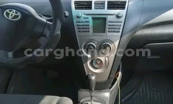 Ra Àlòkù Toyota Yaris funfun Ọkọ̀ in Accra ni Greater Accra Ra Àlòkù Toyota Yaris funfun Ọkọ̀ in Accra ni Greater Accra